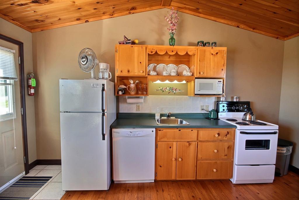 Cavendish Bosom Buddies Cottage Resort Екстер'єр фото